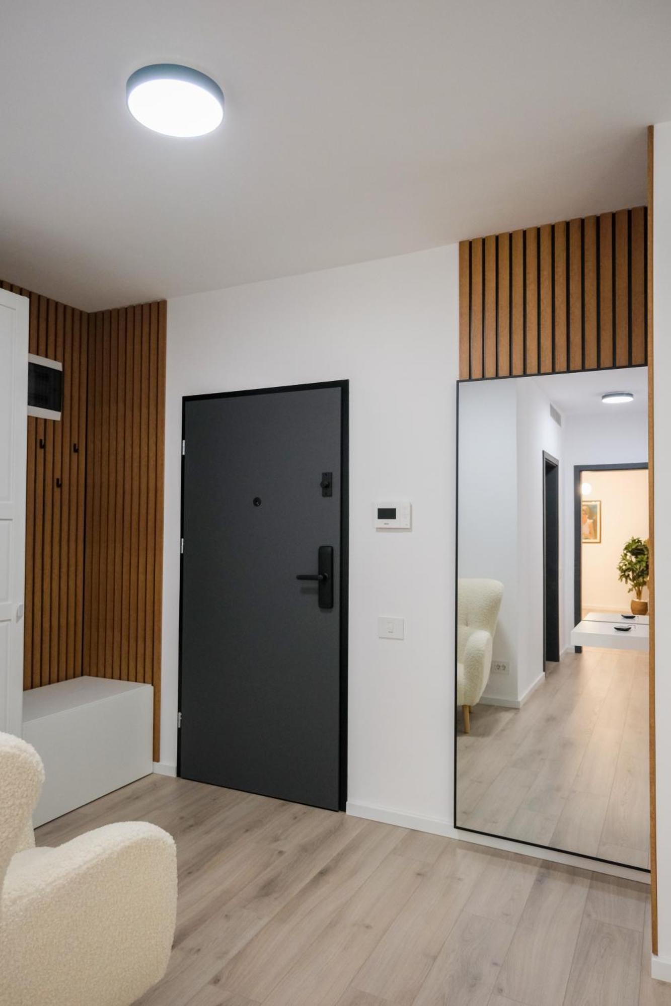 Modern 2-room Apartment, Free Underground Parking Apartment