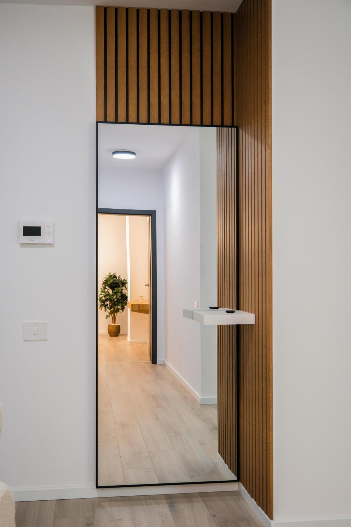 Apartment Modern 2-room Apartment, Free Underground Parking *