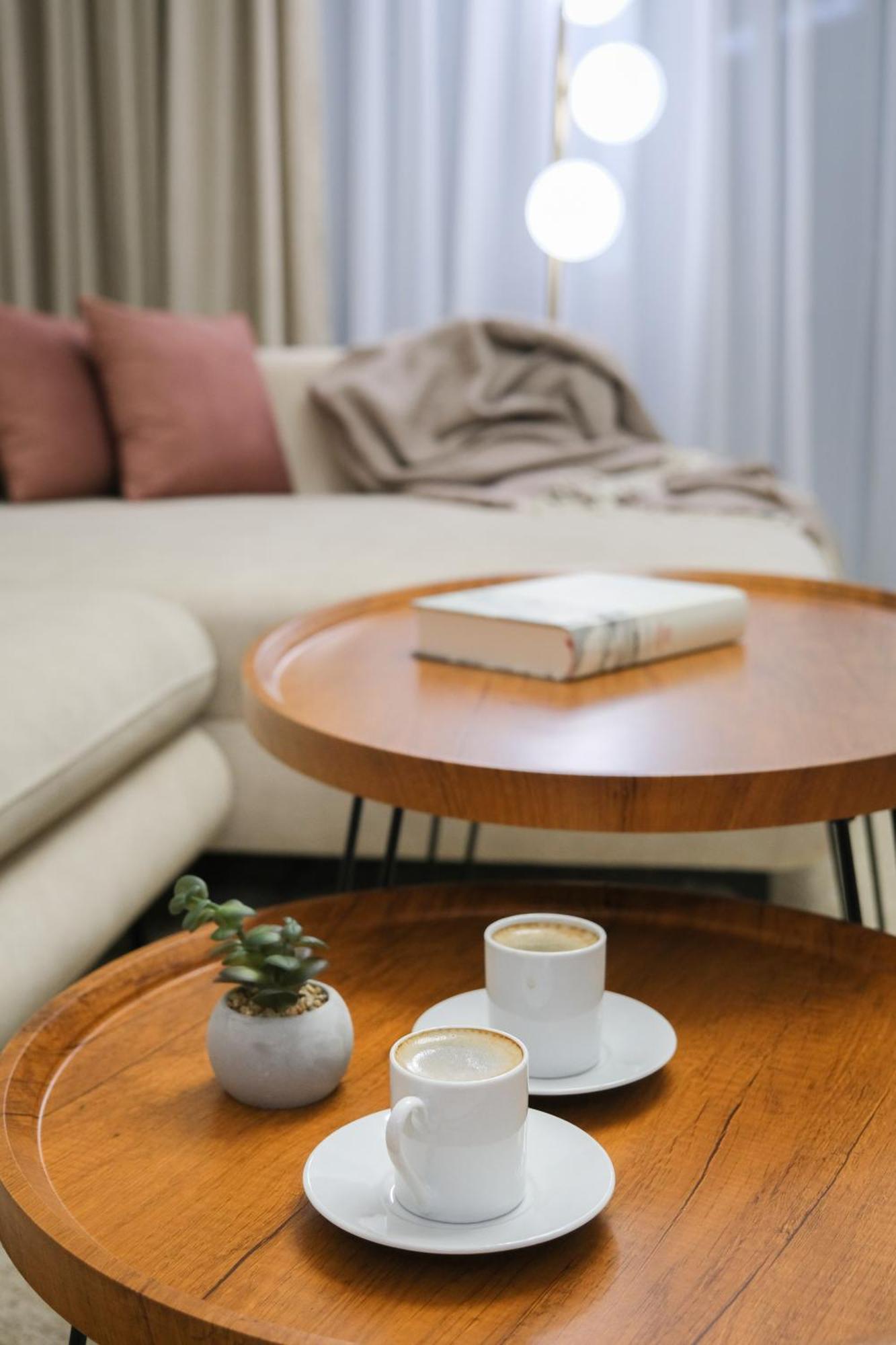 Modern 2-room Apartment, Free Underground Parking *