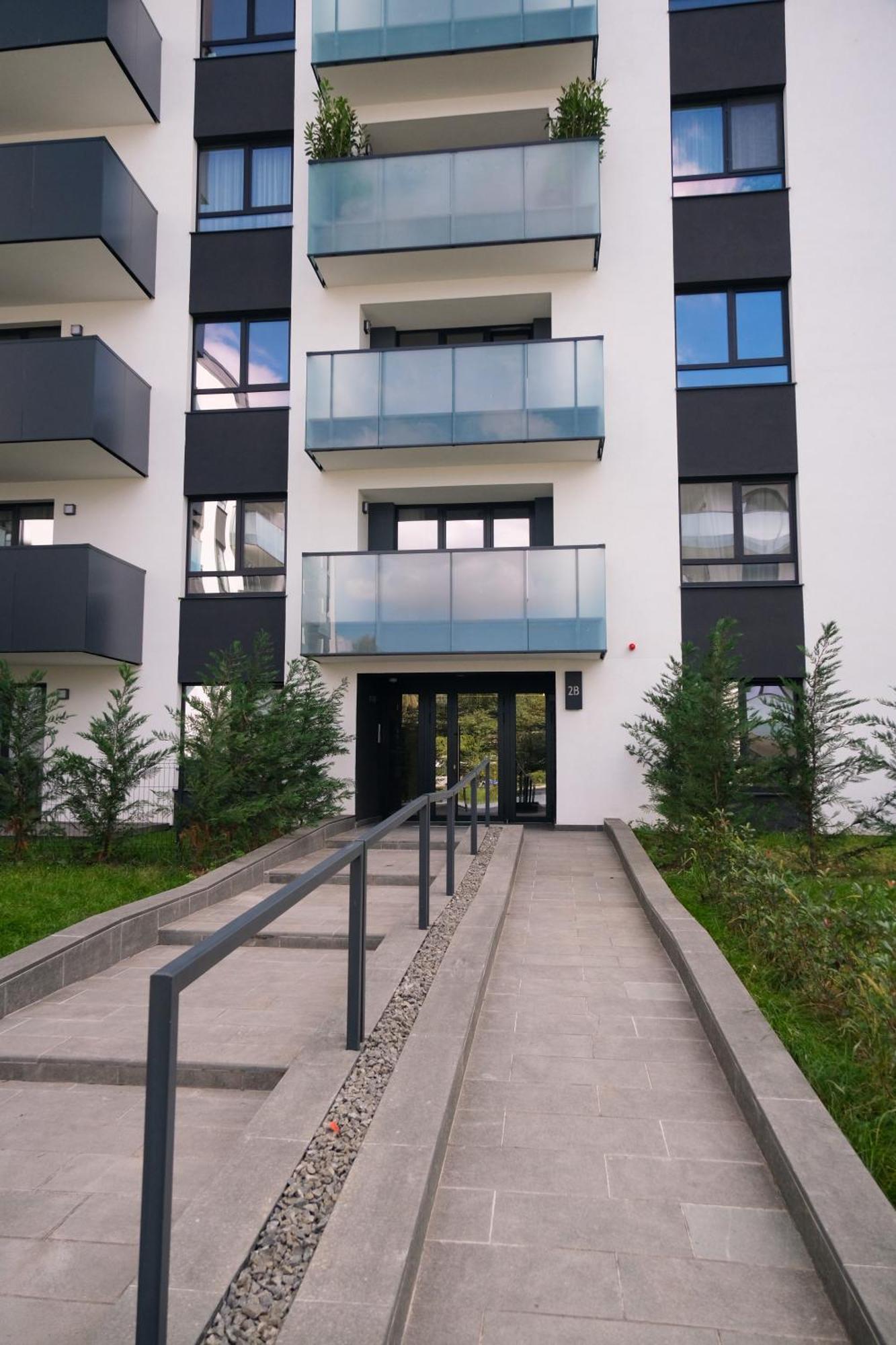 Apartment Modern 2-room Apartment, Free Underground Parking *