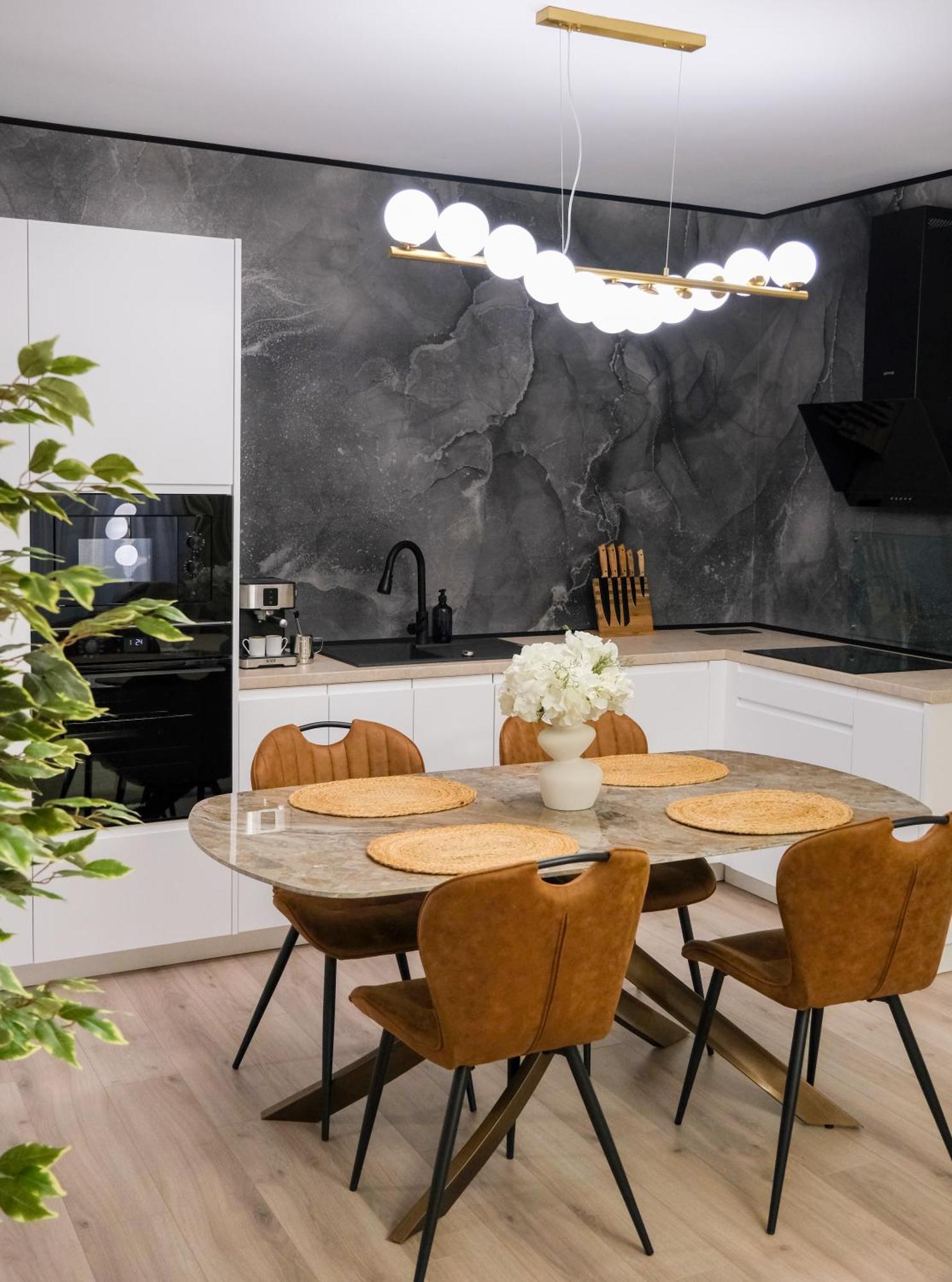 Modern 2-room Apartment, Free Underground Parking