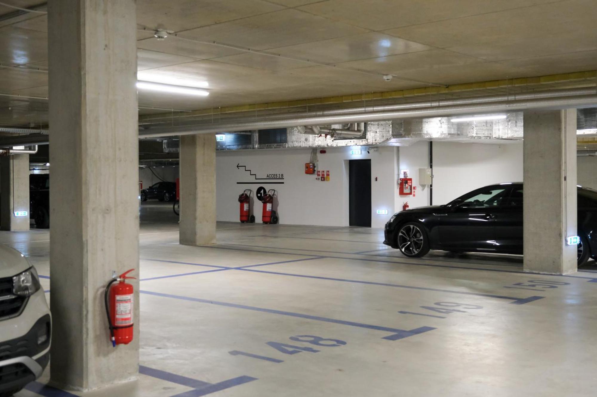 Appartamento Modern 2-room Apartment, Free Underground Parking