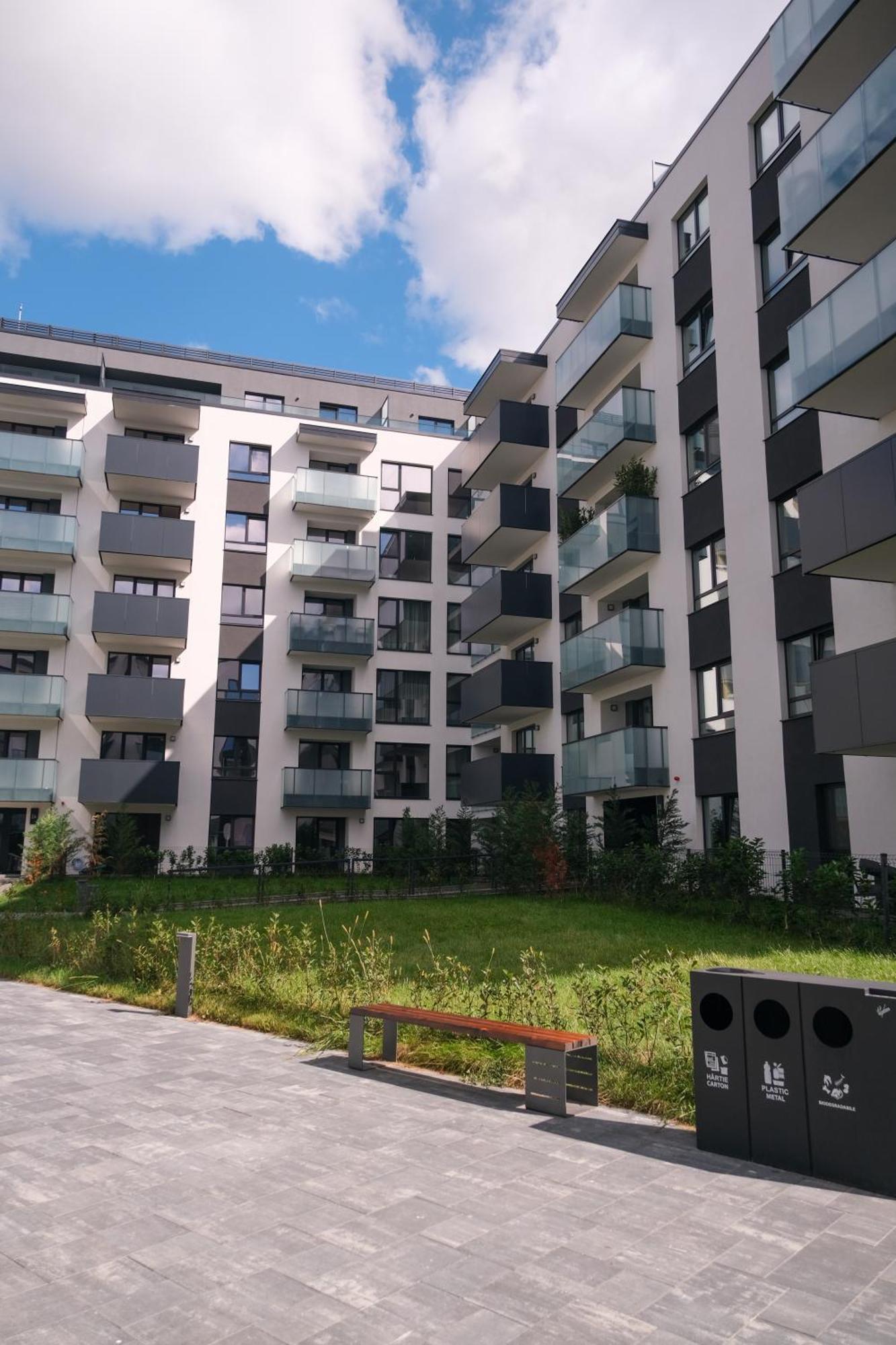 Modern 2-room Apartment, Free Underground Parking Apartment *
