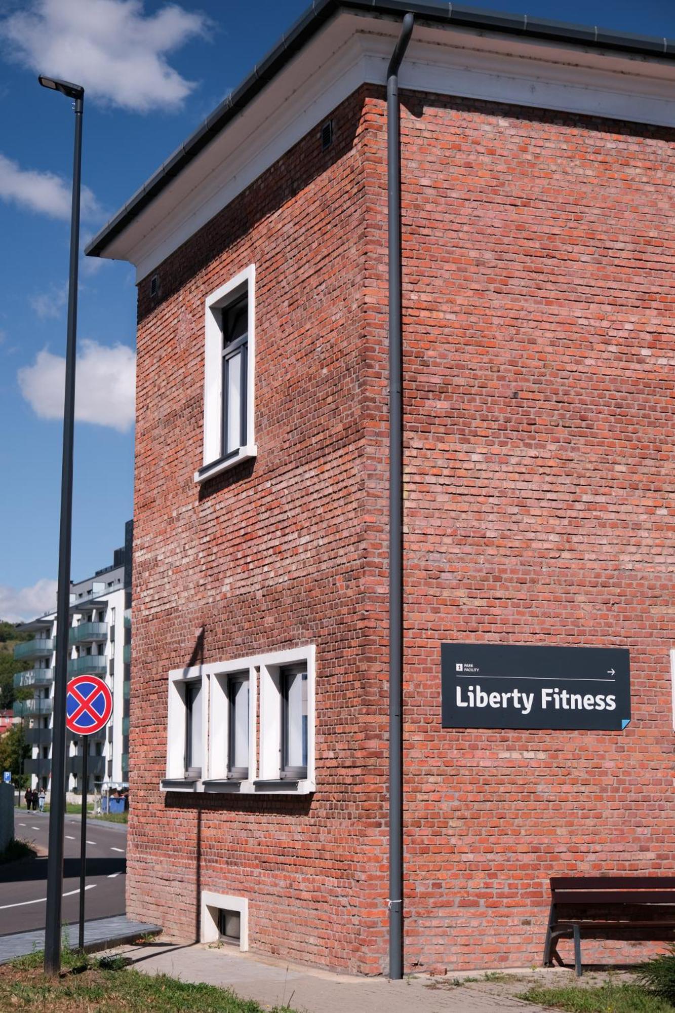 Apartment Modern 2-room Apartment, Free Underground Parking *