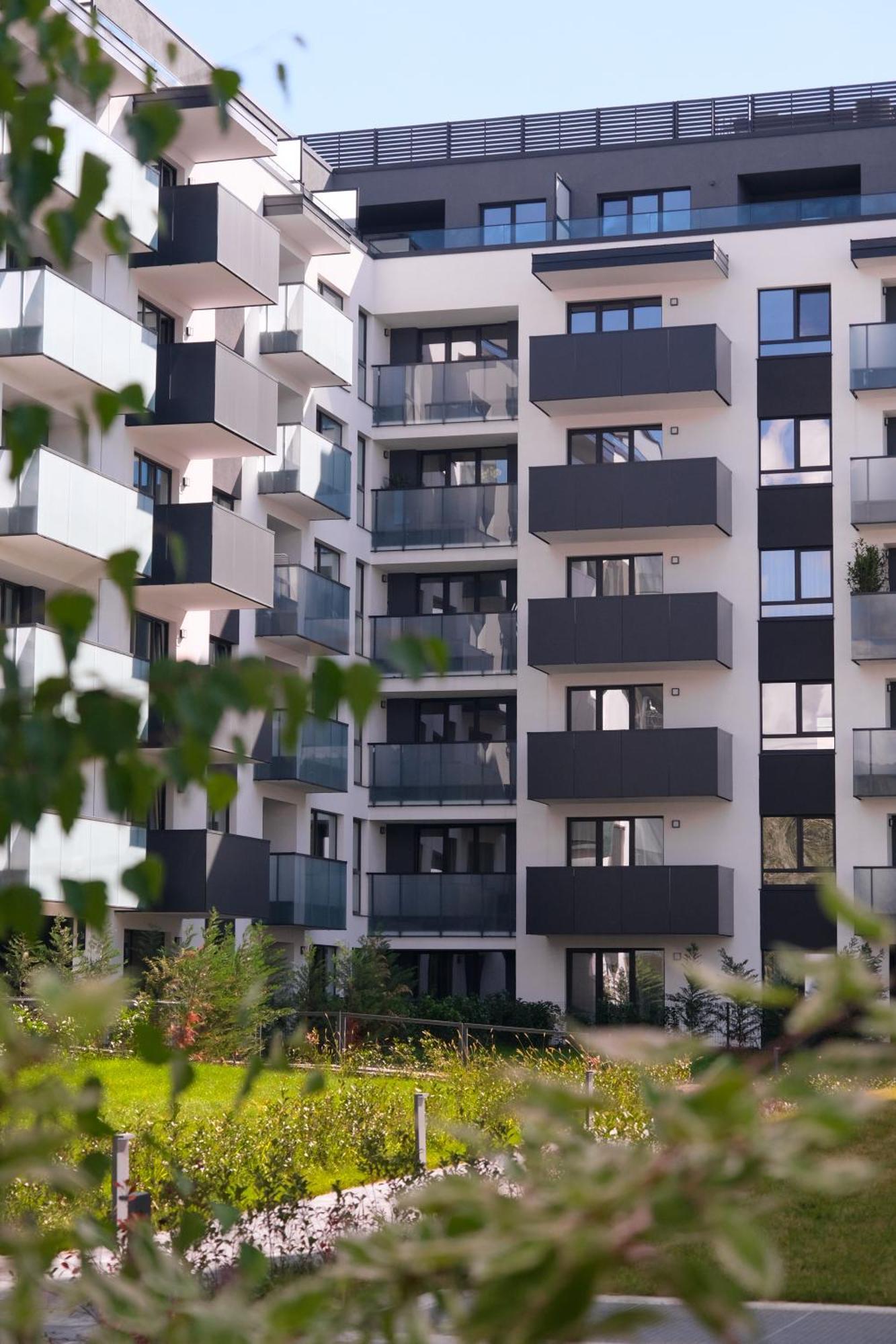 Modern 2-room Apartment, Free Underground Parking