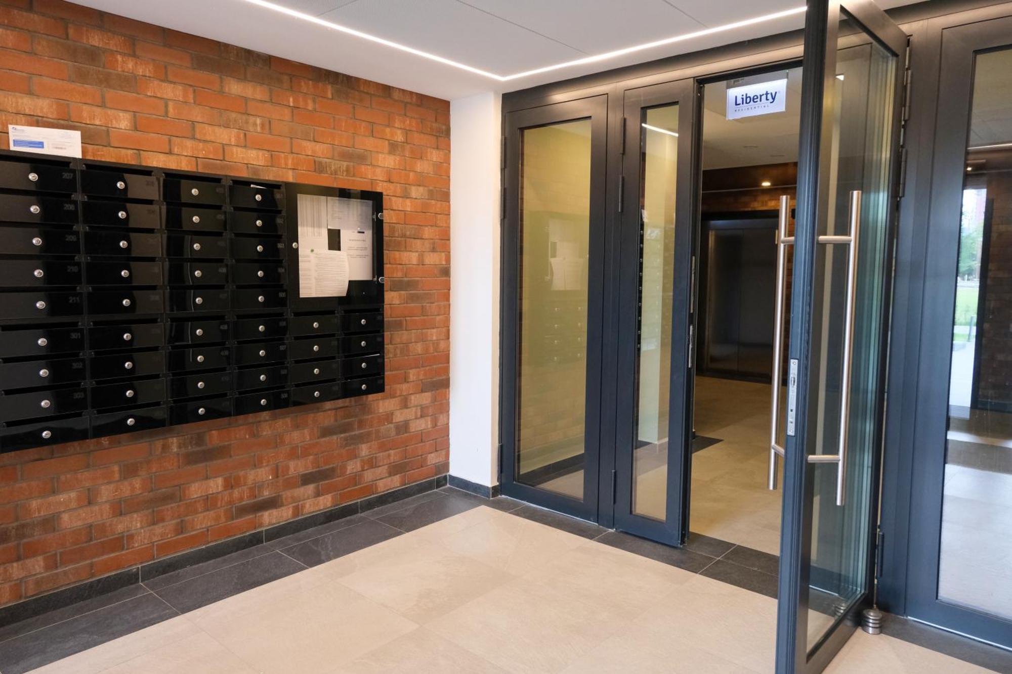 Modern 2-room Apartment, Free Underground Parking Apartment