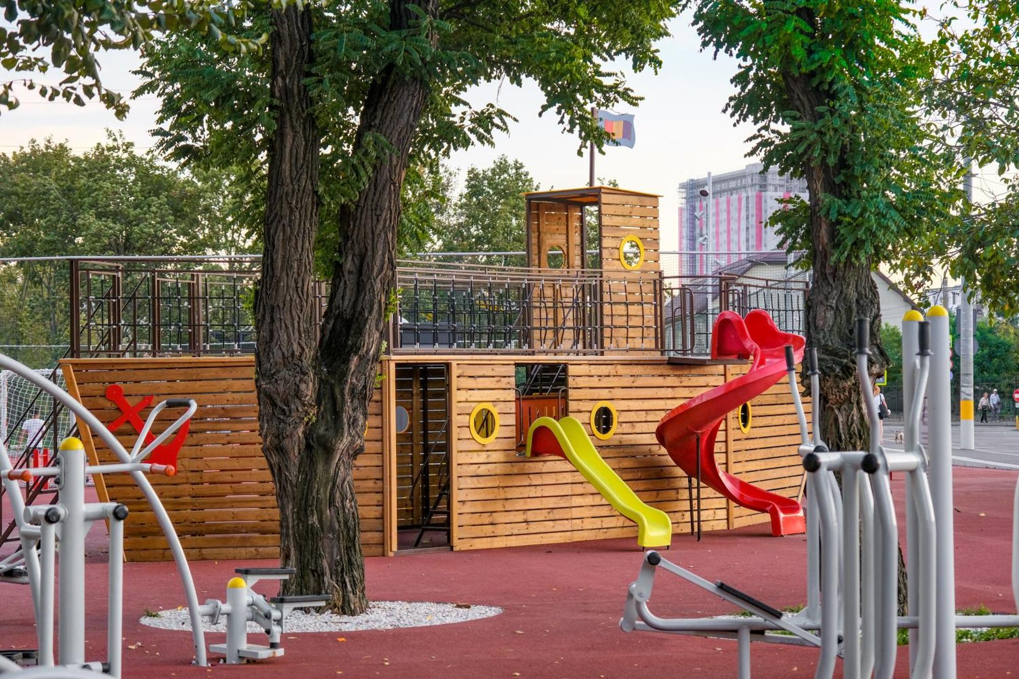 Apartment Modern 2-room Apartment, Free Underground Parking *